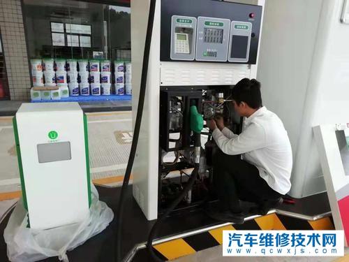 汽油上涨下调是按着吨位来调整的,为啥卖给车主却是按着升来卖? 汽油上涨下调是按着吨位来调整的,为啥卖给车主却是按着升来卖?
